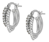 Orecchini doppi a cerchio in oro bianco con due file di cristalli bianchi su sfondo bianco