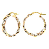 Orecchini a cerchio a treccia in oro tre colori giallo rosa e bianco su sfondo bianco