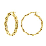 Orecchini a treccia a cerchio in oro giallo su sfondo bianco