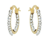 Orecchini a cerchio in oro giallo con swarovski bianchi dentro e fuori su sfondo bianco