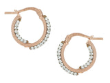 Orecchini a cerchio in oro rosa con swarovski bianchi dentro e fuori su sfondo bianco