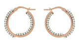 Orecchini a cerchio in oro rosa con swarovski bianchi dentro e fuori su sfondo bianco