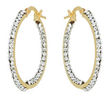Orecchini a cerchio in oro giallo con swarovski bianchi dentro e fuori su sfondo bianco