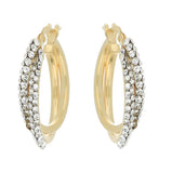 Orecchini doppi a cerchio in oro giallo con due file di cristalli bianchi su sfondo bianco