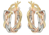 Orecchini a cerchio a treccia in oro tre colori giallo rosa e bianco su sfondo bianco