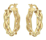 Orecchini a cerchio a treccia in oro giallo su sfondo bianco