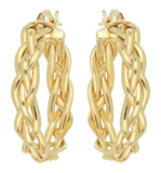 Orecchini a cerchio a treccia in oro giallo su sfondo bianco