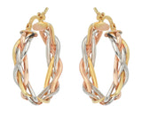 Orecchini a cerchio a treccia in oro tre colori giallo rosa e bianco su sfondo bianco